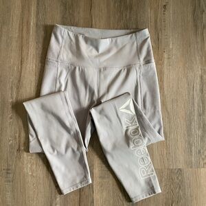 Reebok Women’s Leggings with side Pockets size XS